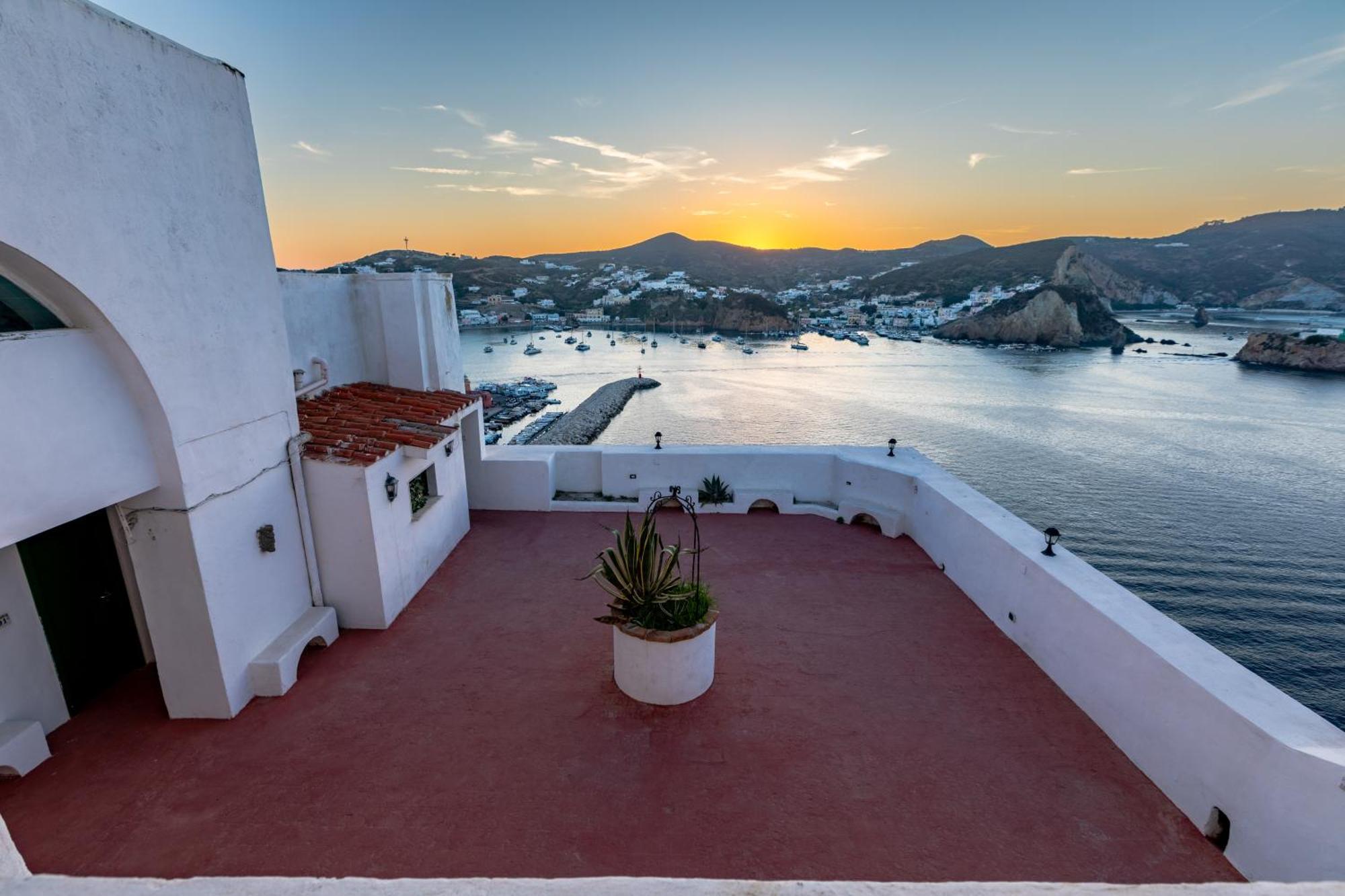 Hotel Torre Dei Borboni Ponza Eksteriør bilde