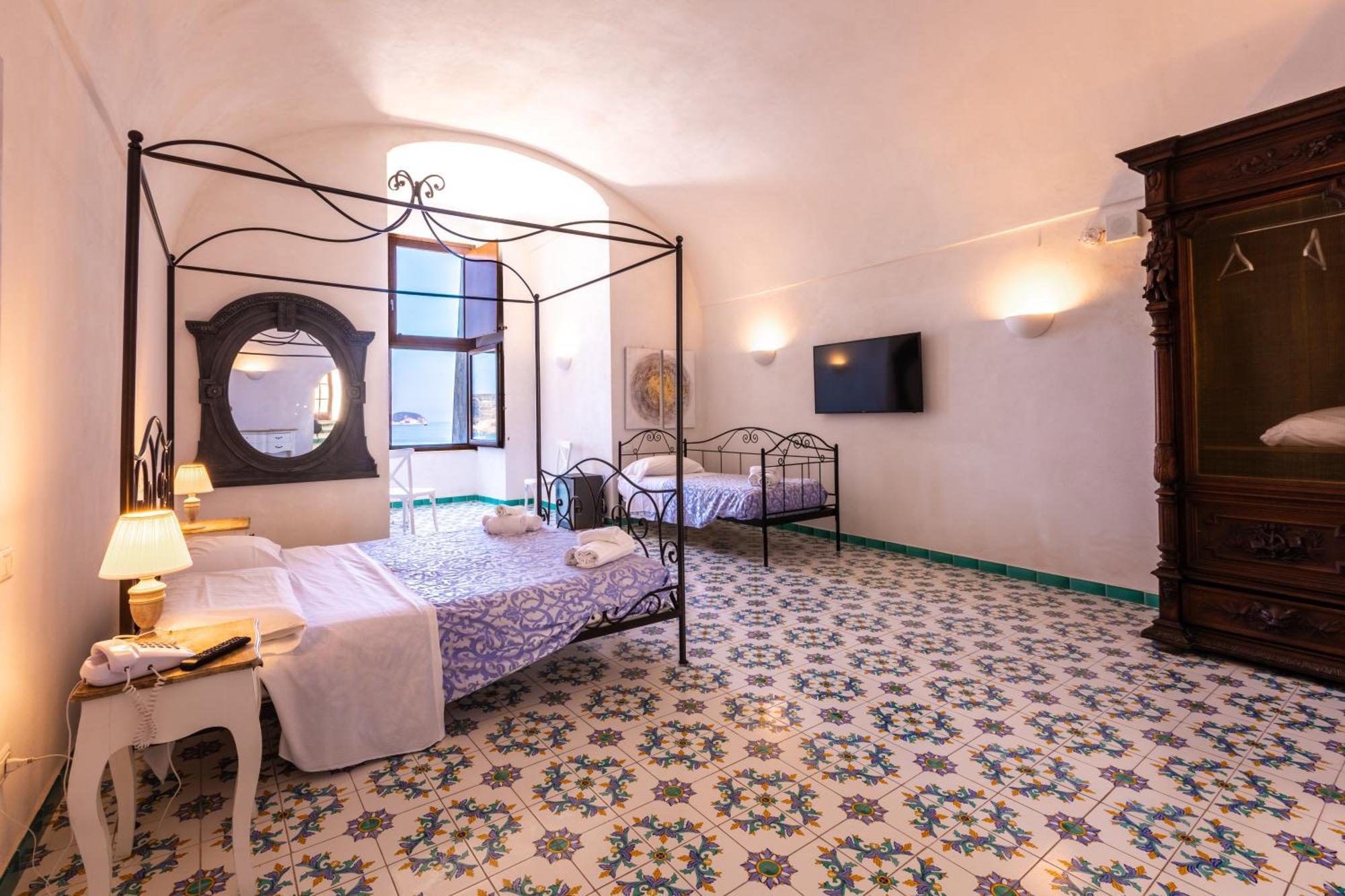 Hotel Torre Dei Borboni Ponza Eksteriør bilde