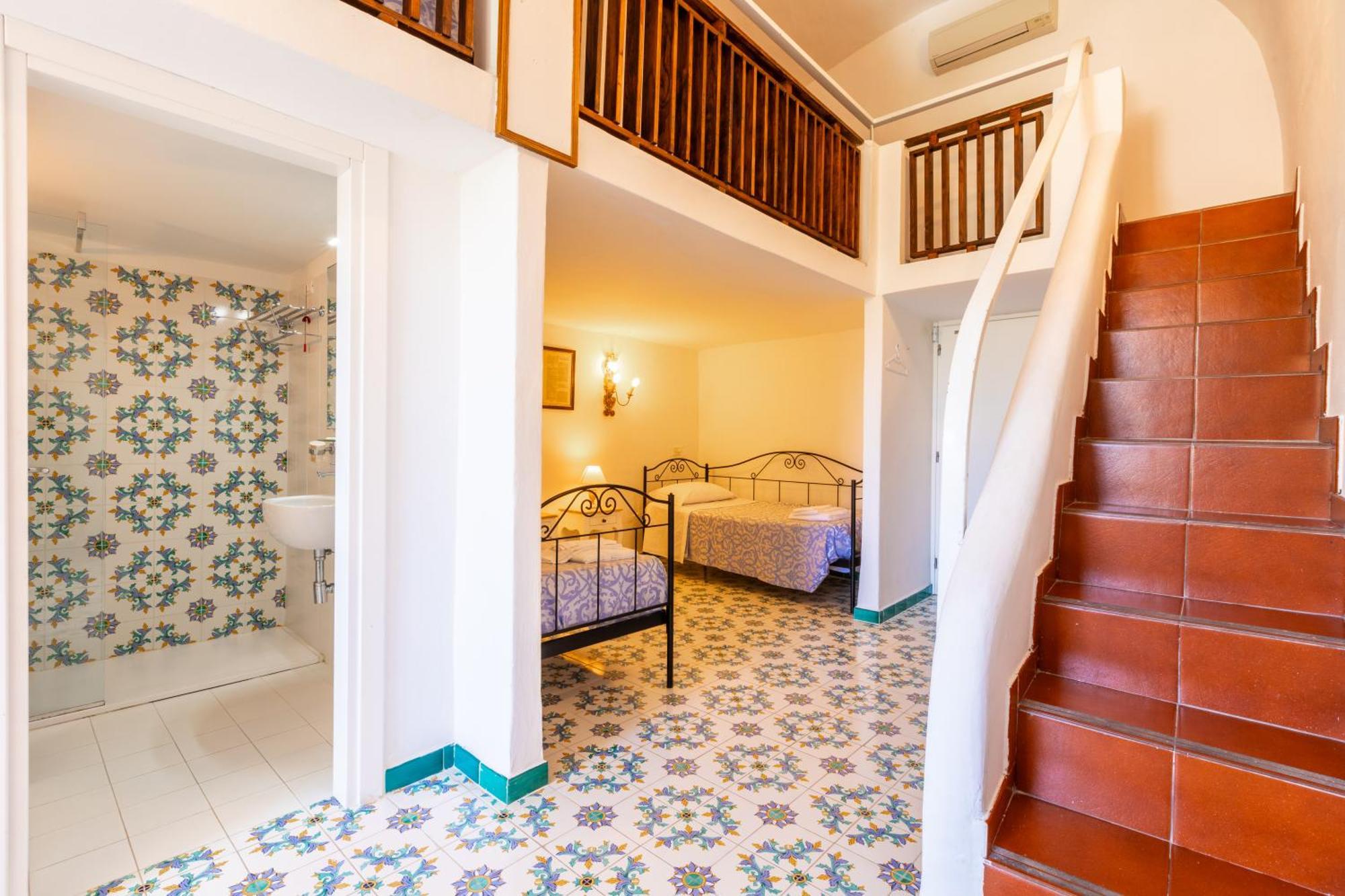 Hotel Torre Dei Borboni Ponza Eksteriør bilde