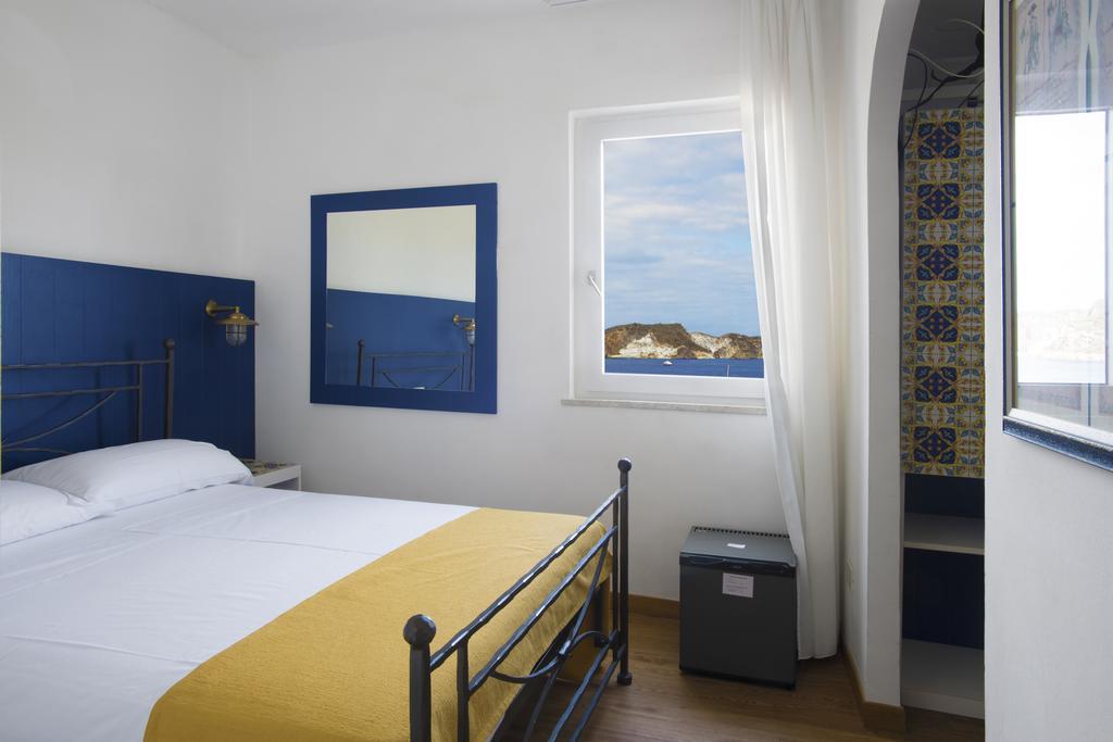 Hotel Torre Dei Borboni Ponza Eksteriør bilde